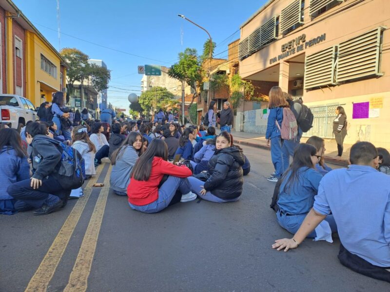 En la provincia “Start up” las escuelas continúan reclamando mejoras edilicias después de años de abandono 5 epet2 - 4