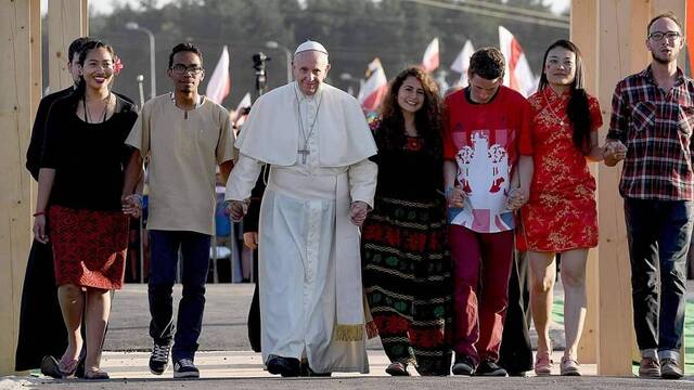 Vaticano | El Papa Francisco invita a los jóvenes a anunciar “la alegría de Jesús resucitado” 5 francisco3 - 4