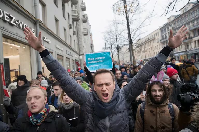 Rusia | Ciudadanos acuden a las urnas en una farsa de elecciones para elegir a su presidente 3 image 29 - 2
