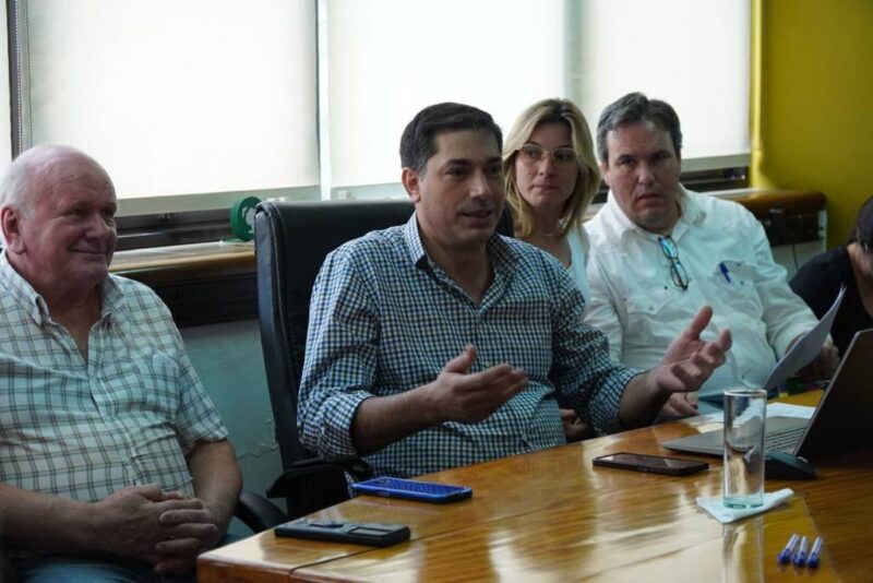 Fuertes críticas al programa de bonos de Carbono del Ministerio de Ecología | “Tiene un enfoque recaudatorio y no de promoción de reducción de la pérdida de bosques” 3 ministro de ecologia martin recaman - 2