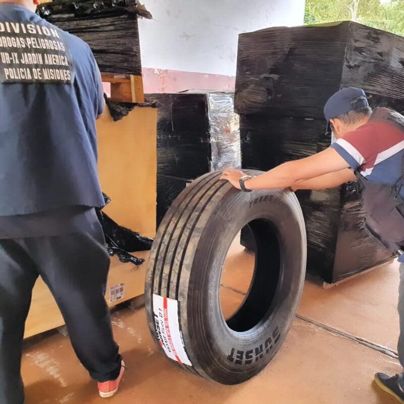Contrabando | Incautaron un cargamento de neumáticos valuados en casi 200 millones 4 neumaticos 6 - 3