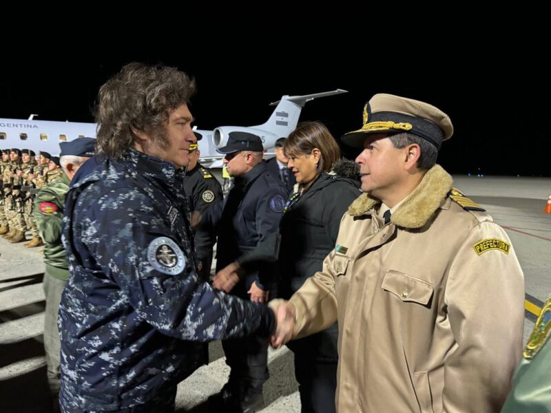 Javier Milei se reunió con la general Richardson en Ushuaia para ratificar una alianza estratégica con Estados Unidos 10 2 - 9