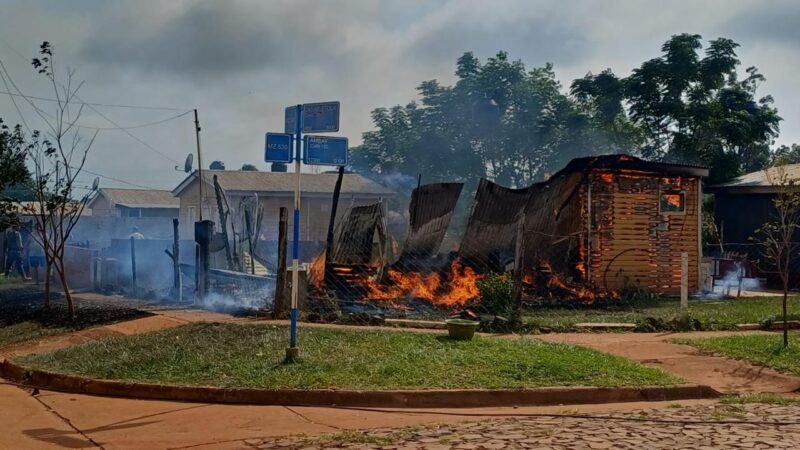 Pablo Velázquez pidió informes sobre las intervenciones llevadas a cabo en viviendas incendiadas en Itaembé Guazú 422e5b53 4cf3 448f af55 ded5fd02ab3d - 6
