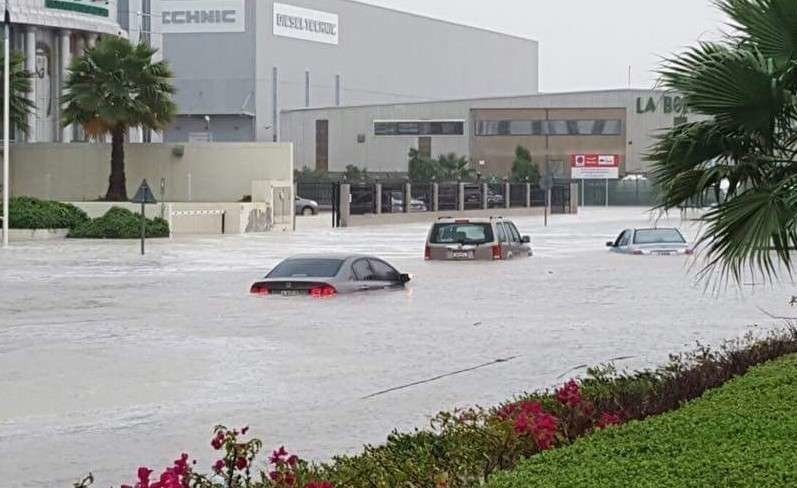 Dubai | La lluvia convirtió las carreteras en ríos 2 Dubai 2 - 1