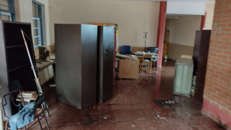 El Bachillerato Polivalente 3 de Campo Viera no dictará clases hasta que no esté recuperado el edificio que sufrió un incendio el pasado martes 16 de abril 27 PHOTO 2024 04 21 17 20 42 - 26