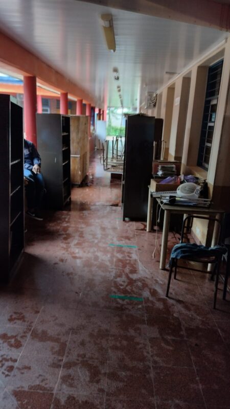 El Bachillerato Polivalente 3 de Campo Viera no dictará clases hasta que no esté recuperado el edificio que sufrió un incendio el pasado martes 16 de abril 25 PHOTO 2024 04 21 17 20 53 - 24