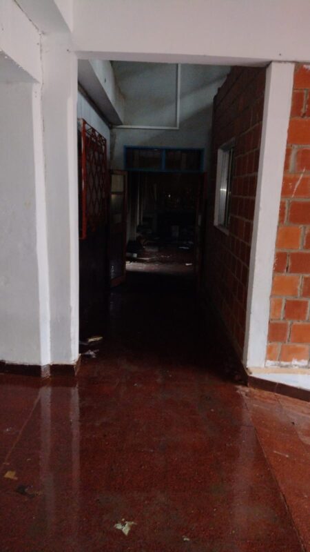 El Bachillerato Polivalente 3 de Campo Viera no dictará clases hasta que no esté recuperado el edificio que sufrió un incendio el pasado martes 16 de abril 17 PHOTO 2024 04 21 17 21 02 - 16