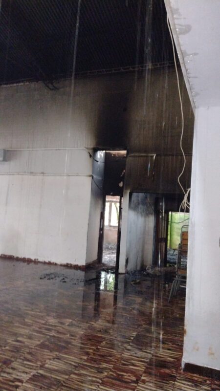 El Bachillerato Polivalente 3 de Campo Viera no dictará clases hasta que no esté recuperado el edificio que sufrió un incendio el pasado martes 16 de abril 11 PHOTO 2024 04 21 17 21 05 - 10