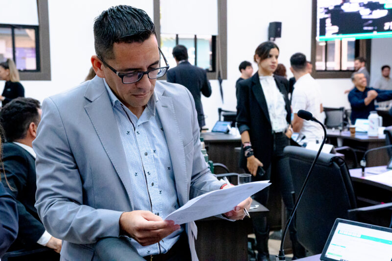 “Una enorme gratitud”: la emotiva despedida de Pablo Velázquez del Concejo Deliberante de Posadas 3 En su despedida, Velázquez destacó que la política se construye en la calle, con diálogo y cercanía con los barrios.