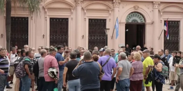 Un grito por justicia | La convocatoria del Personal de la Policía y del Servicio Penitenciario de Misiones por salarios dignos 4 WhatsApp Image 2024 04 02 at 9.33.50 PM - 3