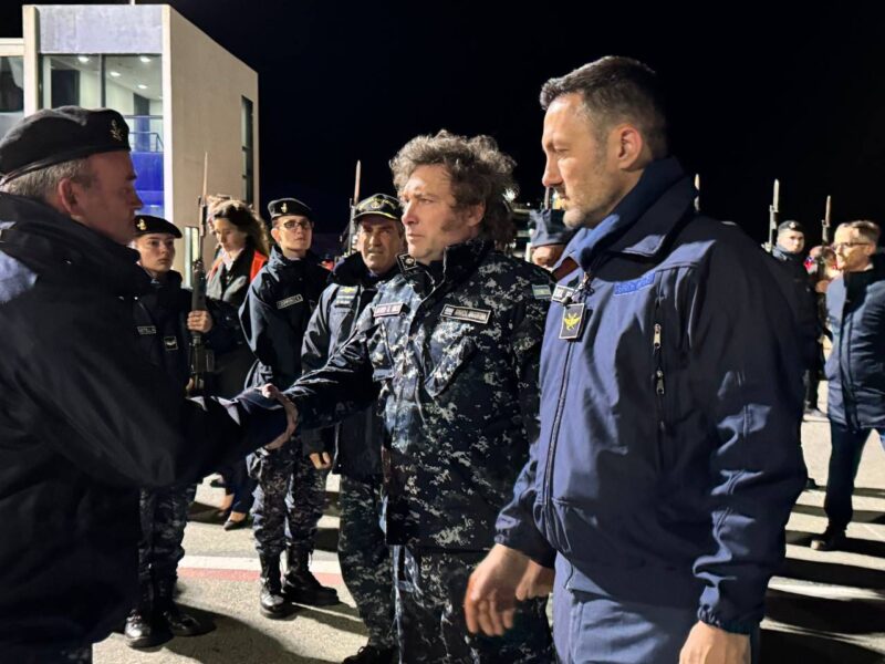 Javier Milei se reunió con la general Richardson en Ushuaia para ratificar una alianza estratégica con Estados Unidos 6 WhatsApp Image 2024 04 05 at 00.25.36 - 5