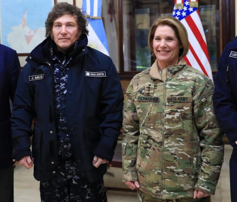 Javier Milei se reunió con la general Richardson en Ushuaia para ratificar una alianza estratégica con Estados Unidos 4 WhatsApp Image 2024 04 05 at 00.25.37 - 3