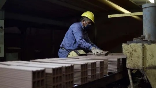 Economía | Febrero marcó una contracción del 3,2 % y hubo una caída por cuarto mes consecutivo Economía