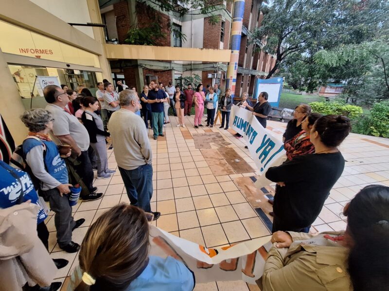 Siguen las medidas de fuerza en el Hospital de Montecarlo, ante la falta de respuesta de las autoridades al reclamo por mejoras salariales 9 asamblea en el hospital pediatrico - 8