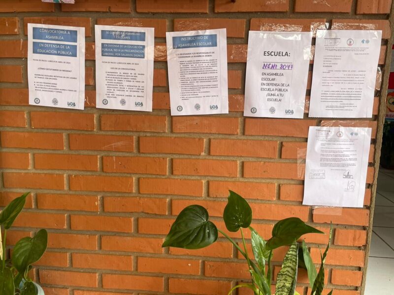Docentes llevan adelante medidas de fuerza de dos horas en escuelas de Misiones 15 asambleas de docentes en Misiones por reclamo salarial de UDA AMET y Semab CEA 6 - 14