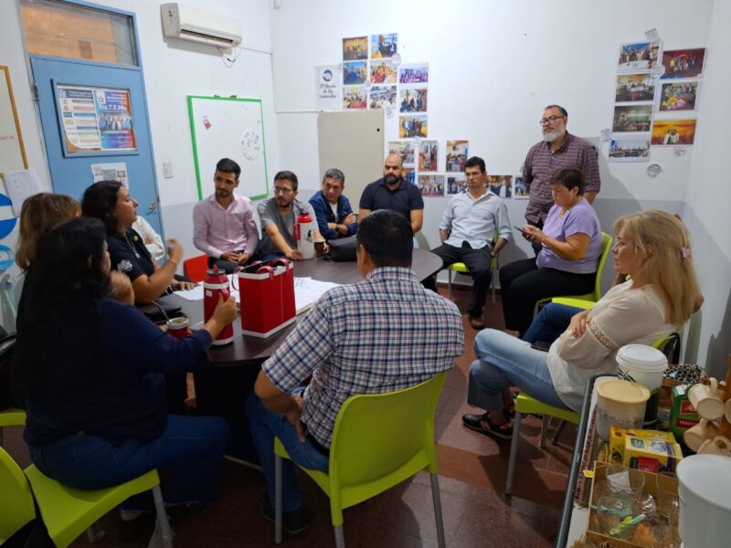 Docentes llevan adelante medidas de fuerza de dos horas en escuelas de Misiones 5 asambleas de docentes en Misiones por reclamo salarial de UDA AMET y Semab CEA 9 - 4