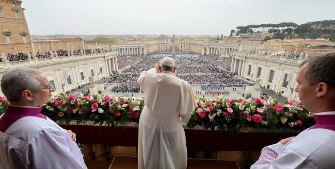 Pascua | Francisco realizó la bendición de Pascua y pidió que se construya la paz abriendo los corazones 4 bendicion - 3