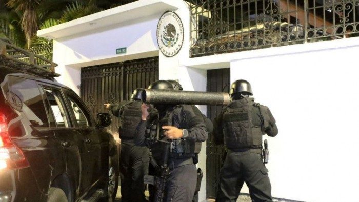 A pedido de Ecuador, la OEA convocó una reunión extraordinaria para tratar el incidente con México 4 image 24 - 3