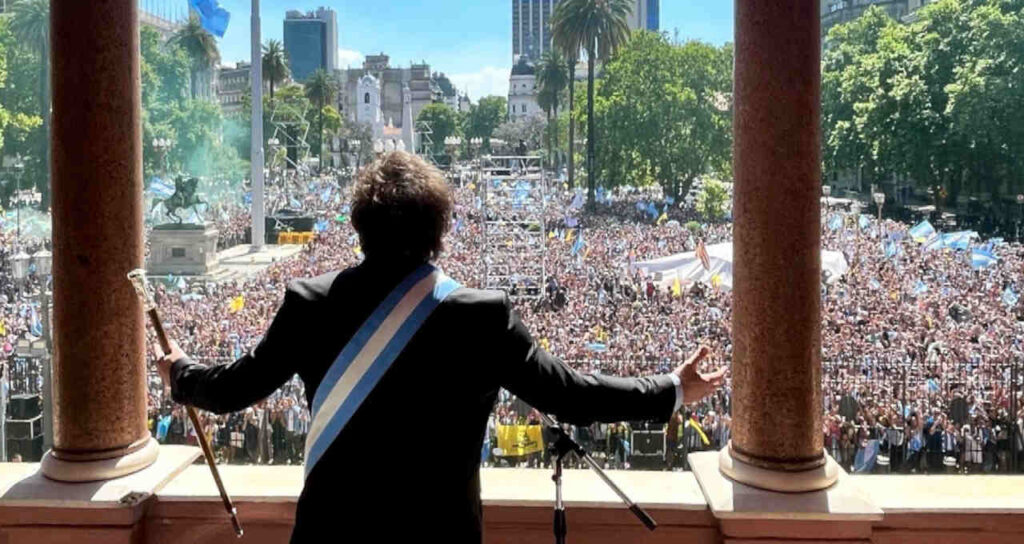 javier milei posse domingo 10 dezembro 2023 primeiro dia governo dolar restricoes cambio peso banco central bcra - 3