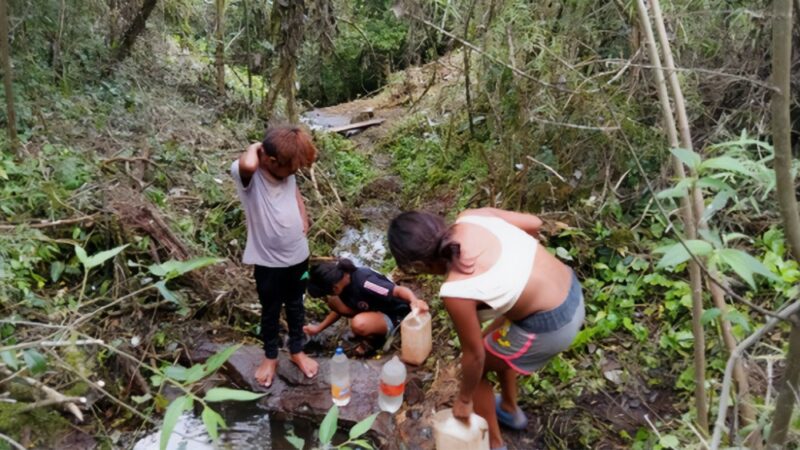 Al menos una veintena de familias mbyá reclaman agua potable en San Ignacio mbya - 1