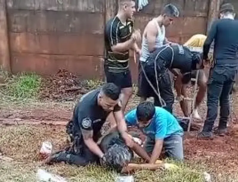 Fátima | Rescatan a dos operarios que se desvanecieron por inhalar gases dentro de un pozo ciego mdlll 1 - 4