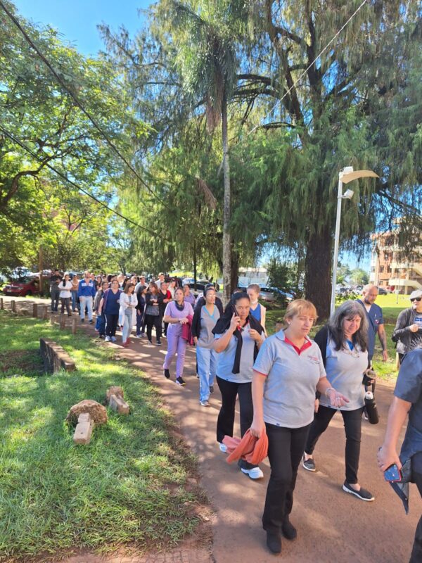 Misiones | Trabajadores de Salud Pública cobran menos de la mitad de una canasta de pobreza y endurecerían las medidas de fuerza 9 paro en salud publica movilizacion hospital madariaga posadas 3 - 8