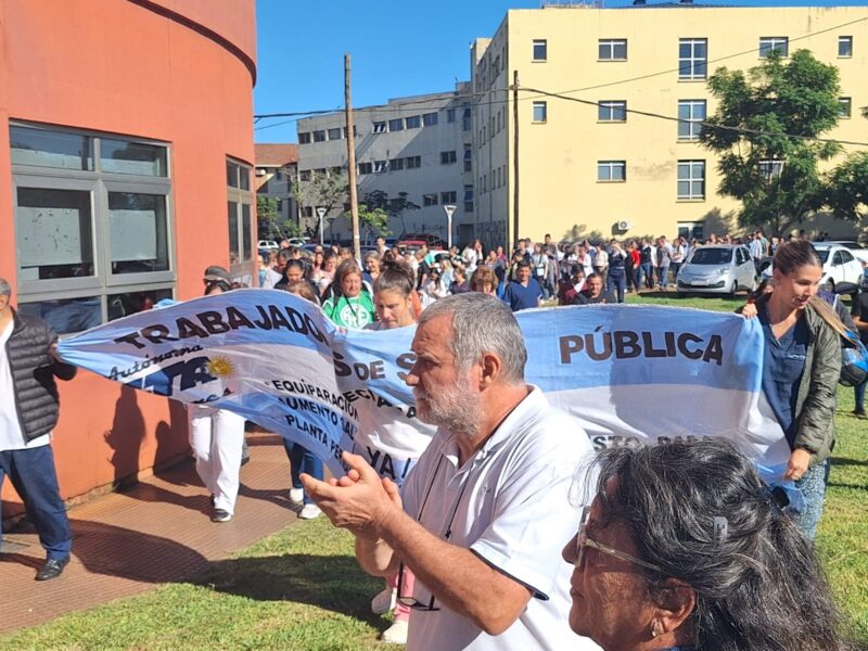 Misiones | Trabajadores de Salud Pública cobran menos de la mitad de una canasta de pobreza y endurecerían las medidas de fuerza 7 paro en salud publica movilizacion hospital madariaga posadas 5 - 6