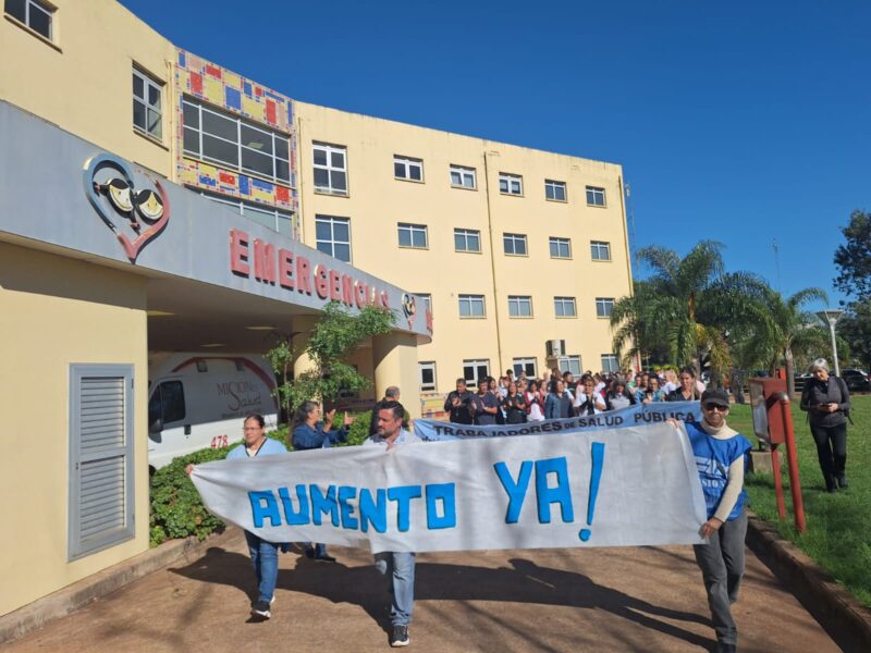 Chemes | “No recuerdo en mis 30 años de docencia, haber vivido esta situación de tener docentes por debajo de la línea de la indigencia” 7 paro en salud publica movilizacion hospital madariaga posadas 7 - 6