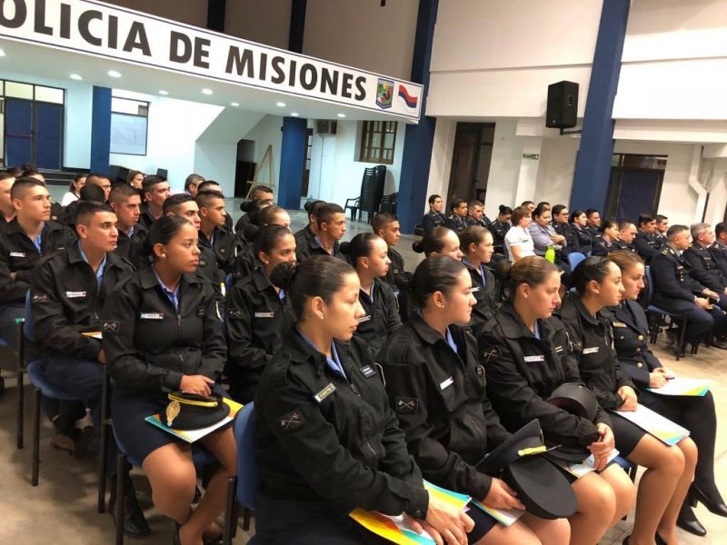 Dos mujeres fueron denunciadas por estafar a un grupo de jóvenes con la promesa de hacerles ingresar a la Policía de Misiones policia 1 - 2