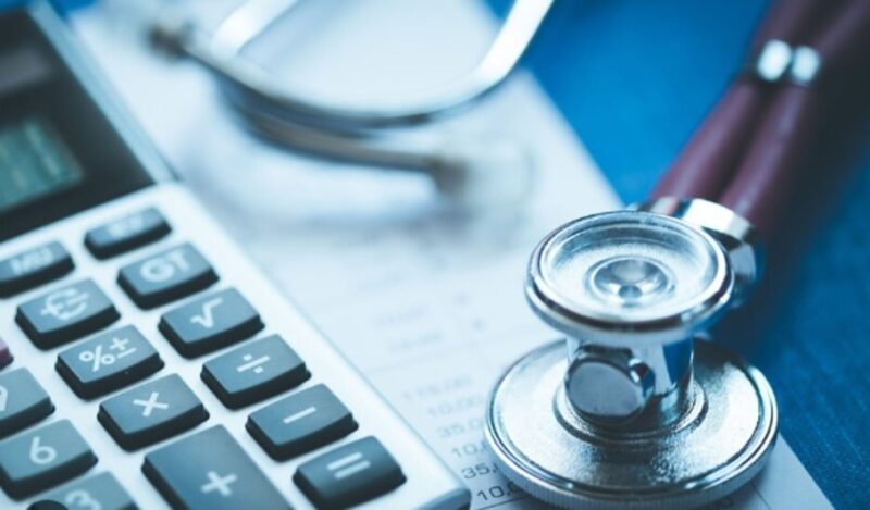 La medicina prepaga aumentó hasta un 54% en términos reales y ya representa el 23,5% del salario promedio 4 Durante los primeros meses de 2024, la medicina prepaga fue protagonista de una polémica por subas muy por encima del promedio general de precios.