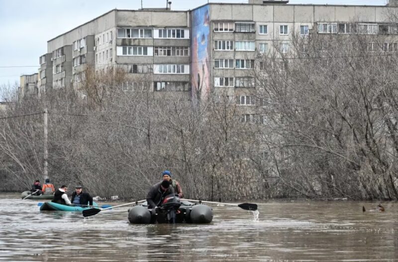 Rusia | Se rompió una represa y más de 10.000 edificios residenciales resultaron inundados 5 rusia - 4