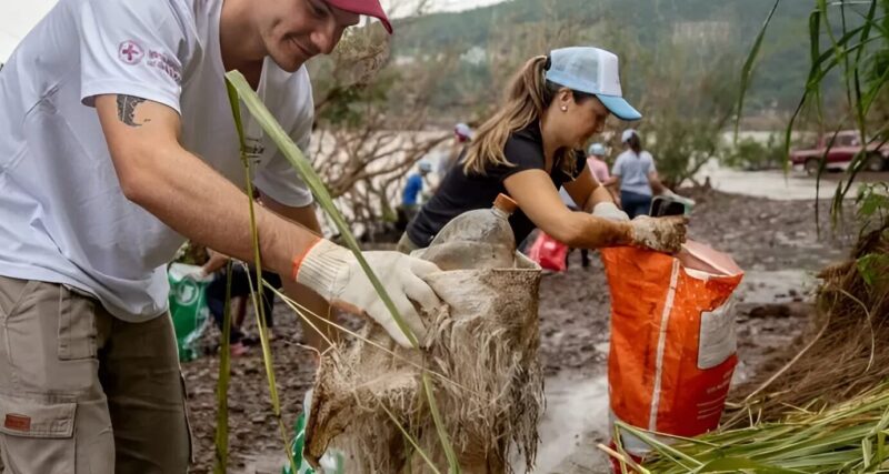 Alba Posse | Medio centenar de voluntarios retiraron tres toneladas de residuos del Río Uruguay snapedit 1713808650655 - 10