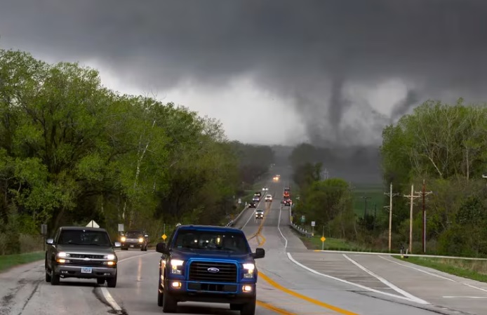 Estados Unidos | Heridos y casas destruidas por los fuertes tornados que afectaron a varios estados 5 tornado3 - 4