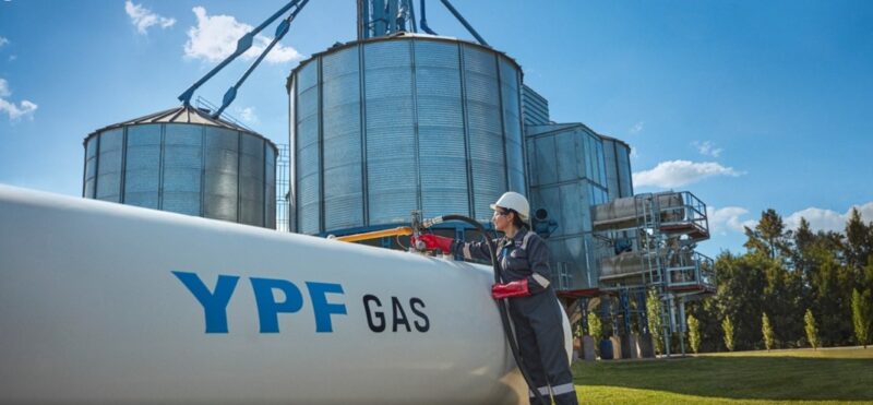 La Justicia de EE.UU. suspendió la entrega de acciones de YPF y Argentina gana tiempo en la causa por expropiación 2 La Corte de Apelaciones de Nueva York otorgó este martes una suspensión administrativa temporal a la Argentina en el marco del juicio por la expropiación de YPF
