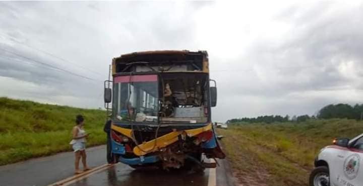 Colonia Liebig | Continúan internados víctimas del accidente entre un colectivo con trabajadores y una camioneta 9 3 - 8