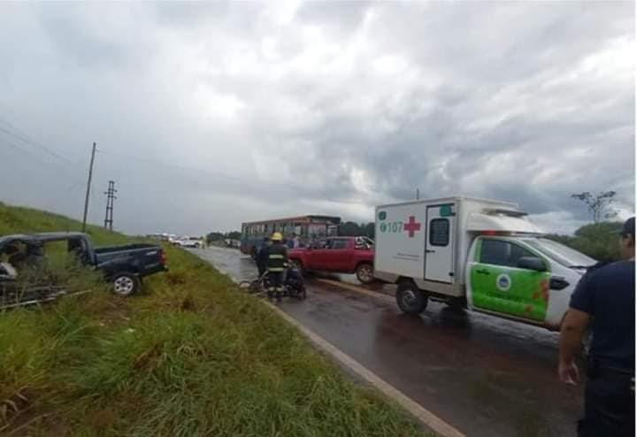 Colonia Liebig | Continúan internados víctimas del accidente entre un colectivo con trabajadores y una camioneta 7 4 - 6