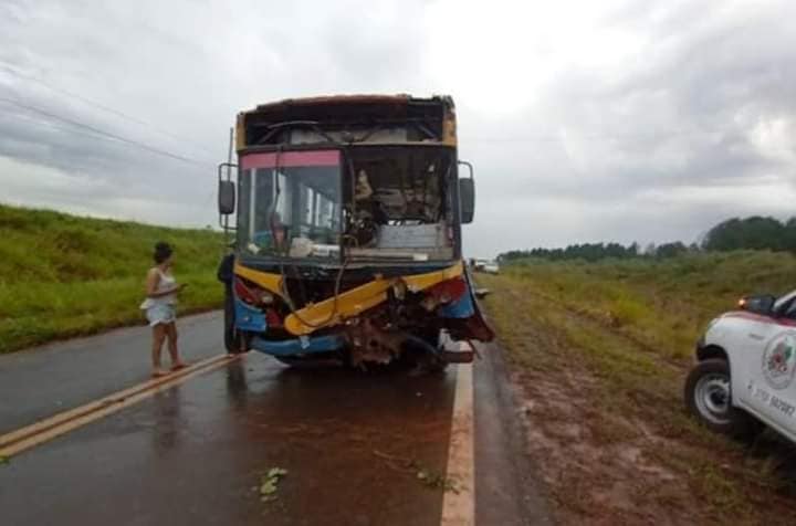 Colonia Liebig | Continúan internados víctimas del accidente entre un colectivo con trabajadores y una camioneta 5 5 - 4