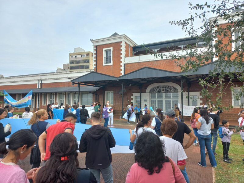 “Abonar a la unidad para construir la fuerza que nos permita vencer” sostiene el FTEL al convocar a una semana de huelga sin presencia 9 Docentes 5 - 8