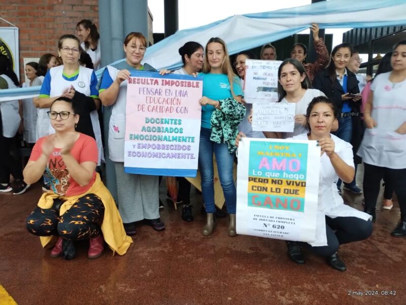 Docentes de San Javier y Oberá marcharon en reclamo de mejoras salariales y condiciones laborales 7 WhatsApp Image 2024 05 02 at 9.39.26 PM 1 - 6