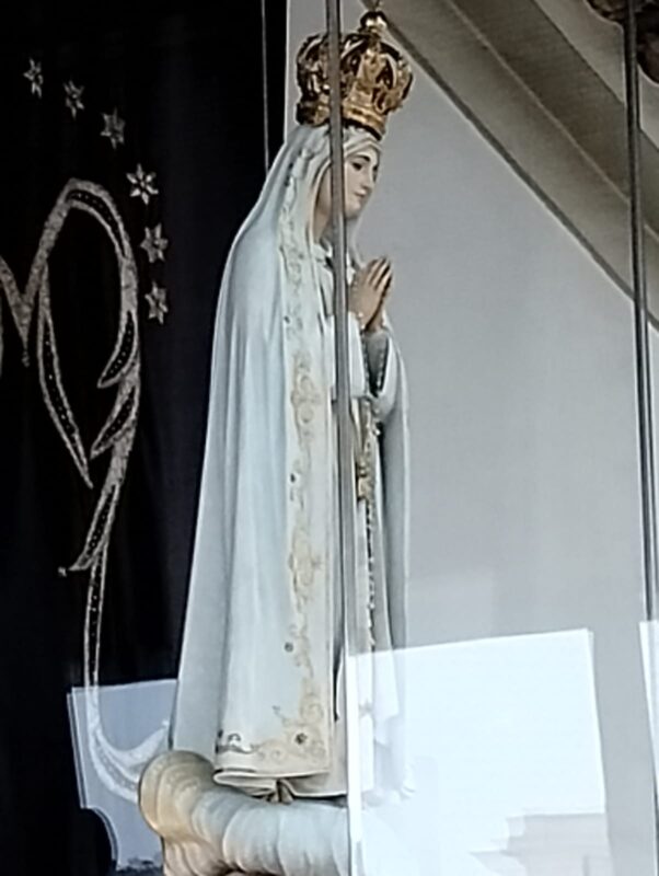 ¿Sabías que la Virgen de Fátima se le apareció a Sor Lucía con la Santísima Trinidad? 8 WhatsApp Image 2024 05 12 at 10.04.47 AM - 7