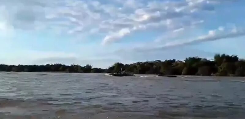 Corrientes | Tiroteos y enfrentamientos en la Isla Apipé en una discusión por la frontera 4 barco - 3