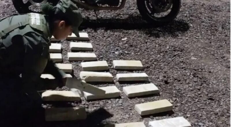 Contrabando | Una mujer fue detenida con 27 paquetes de droga en el puente Chaco – Corrientes contrabando 1 - 2