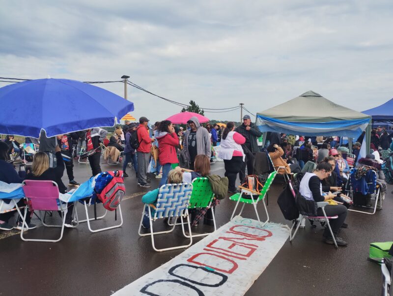 Protestas en Misiones | Para el ministro de Educación Aranda “clases siempre hubo y no se paró la provincia” 11 corte de docentes del FTEL frente al puente garupa 21 de mayo 2 - 10