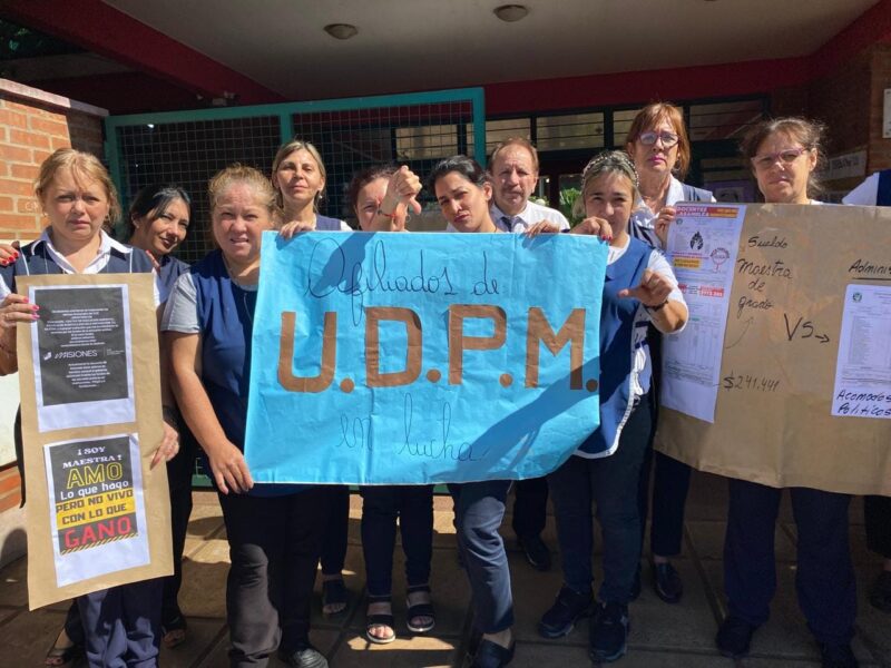 “Abonar a la unidad para construir la fuerza que nos permita vencer” sostiene el FTEL al convocar a una semana de huelga sin presencia 17 docentes 15 - 16