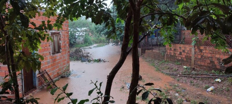 Encarnación | Más de 50 familias afectadas por el temporal en el barrio Sagrada Familia encarnacion 1 - 4