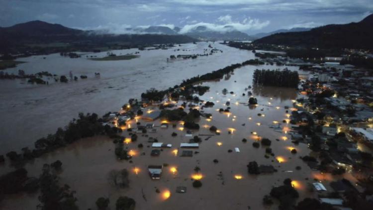Brasil | El papa Francisco envió 100 mil euros para ayudar a los afectados por las inundaciones en Rio Grande do Sul 5 francisco4 - 4