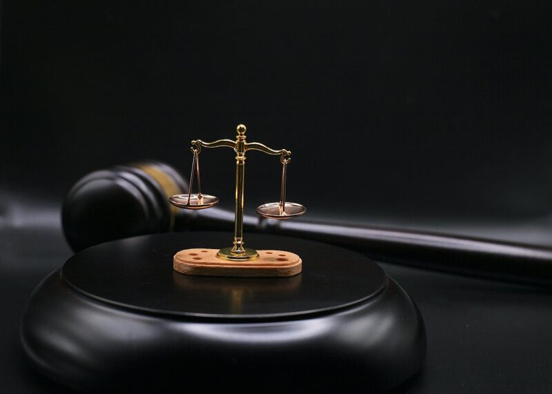 Le suspenden la licencia a un guía y no podrá pescar por no pagar la cuota alimentaria de sus hijos gavel g5f45ec890 1280 - 4