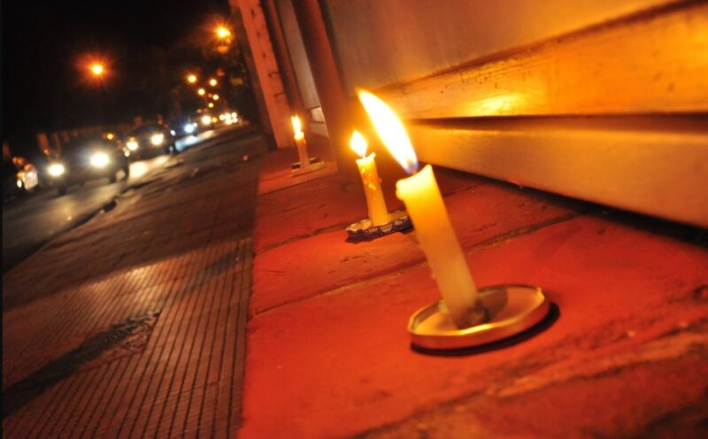 La noche de Corrientes se iluminó este jueves con el inicio de las celebraciones a la Cruz de los Milagros image 1 1 - 7