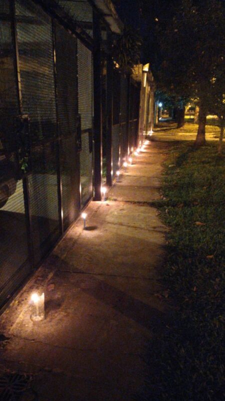 La noche de Corrientes se iluminó este jueves con el inicio de las celebraciones a la Cruz de los Milagros 5 image 18 - 4