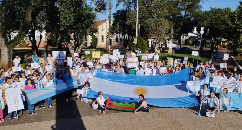 San Javier | Multitudinaria marcha docente por un sueldo digno image 22 - 2